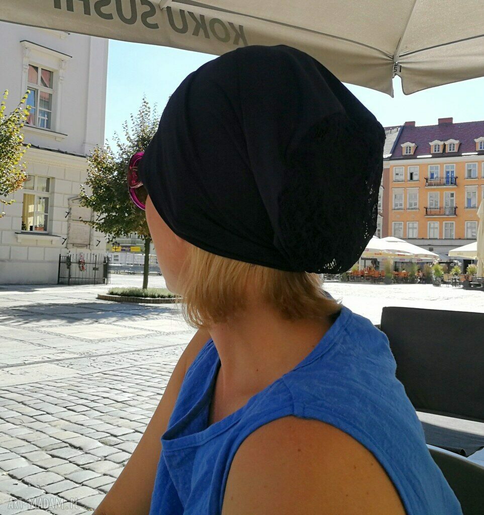 Czapka damska granatowa z koronką etno - boho na podszewce