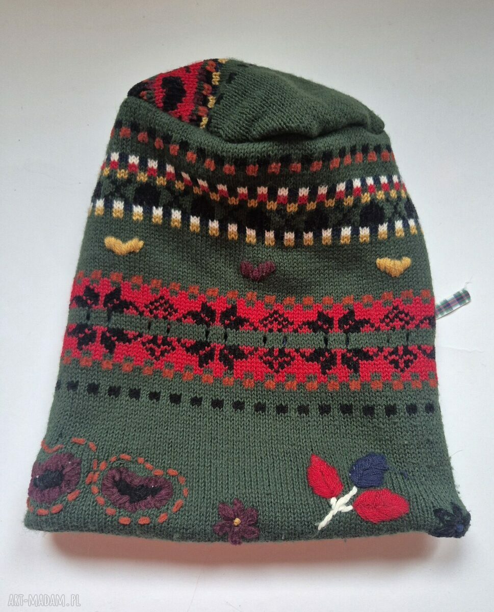 Czapka damska wełniana w boho wzory na podszewce