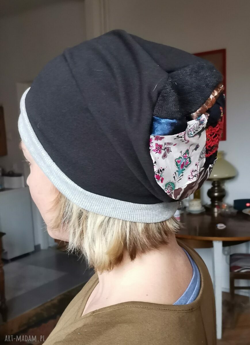 Czapka damska boho etno czarna z szarym patchworkiem na podszewce - rozmiar 58-59