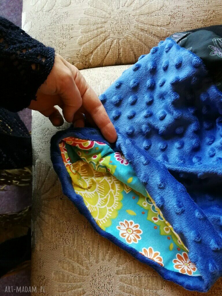 Czapka damska niebieska kolorowa na podszewce Folk - ręcznie robiona