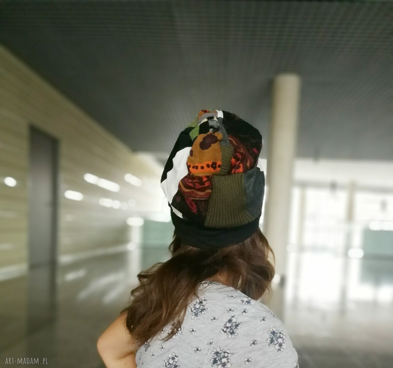 Czapka damska patchworkowa Smerfetka na podszewce - miękka i uniwersalna