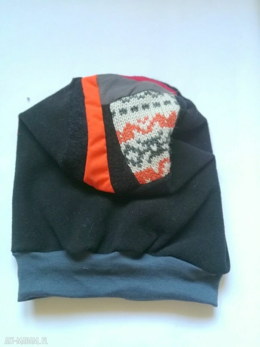 Czarna czapka damska z patchworkową górą w stylu etno - rozmiar 59-60 cm