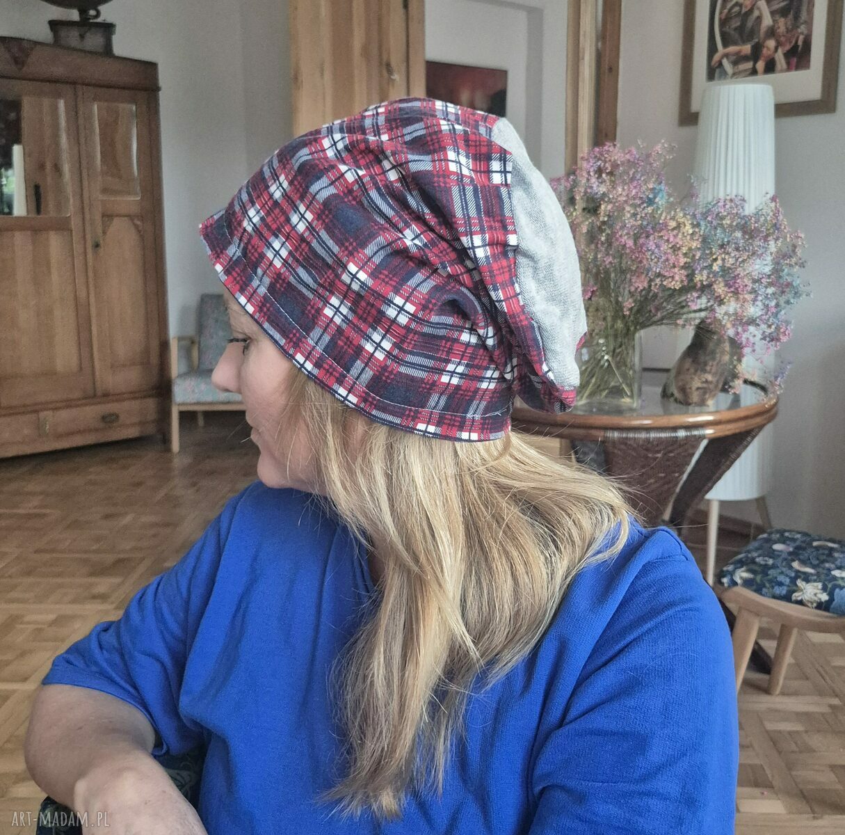 Ręcznie wykonana czapka damska w kratkę na podszewce - rozmiar uniwersalny