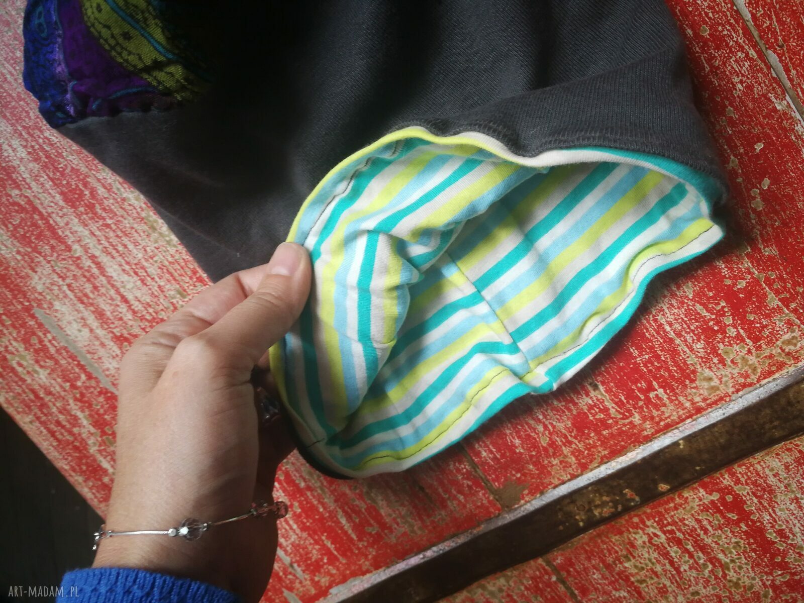 Kolorowa czapka damska sportowa na podszewce - miękka i lekko rozciągliwa (59-61 cm)