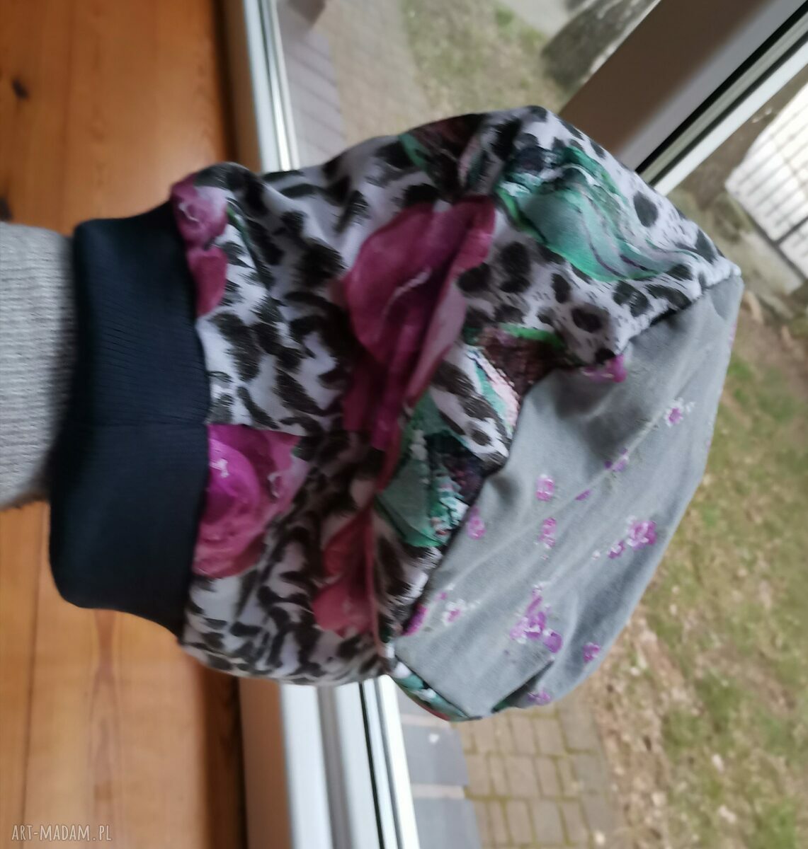 Czapka damska boho z kwiatami - rozmiar uniwersalny