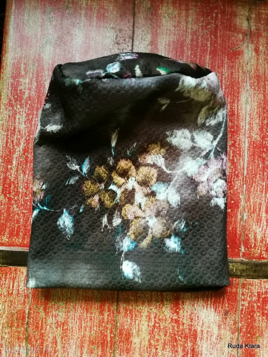 Czekoladowa czapka damska w kwiaty boho folk etno na podszewce