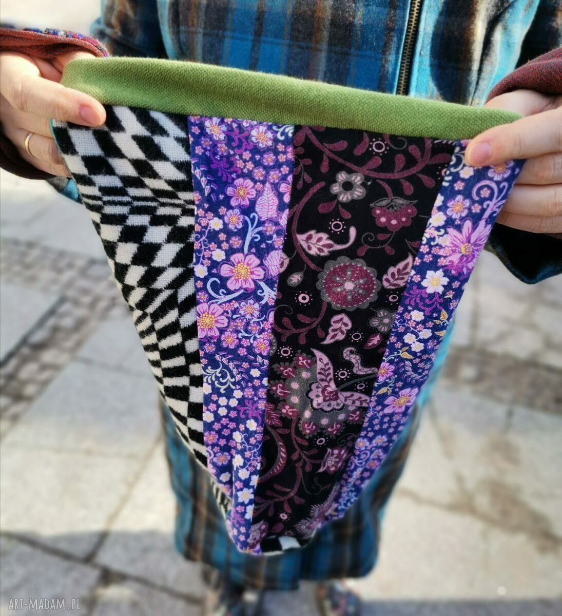 Czapka damska patchwork na podszewce - rower i szachownica, rozmiar uniwersalny