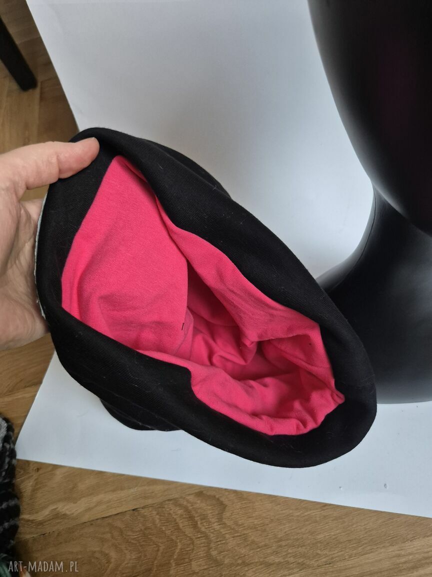Czapka unisex na podszewce „Uwaga poezja: mam wiele wątpliwości”
