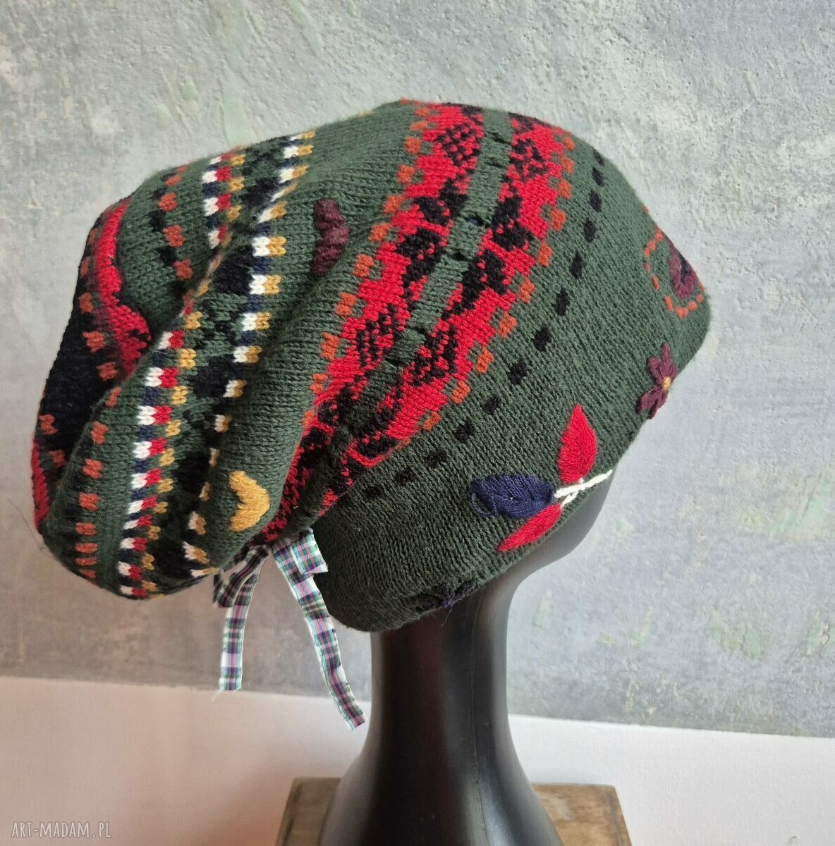 Czapka damska wełniana w boho wzory na podszewce