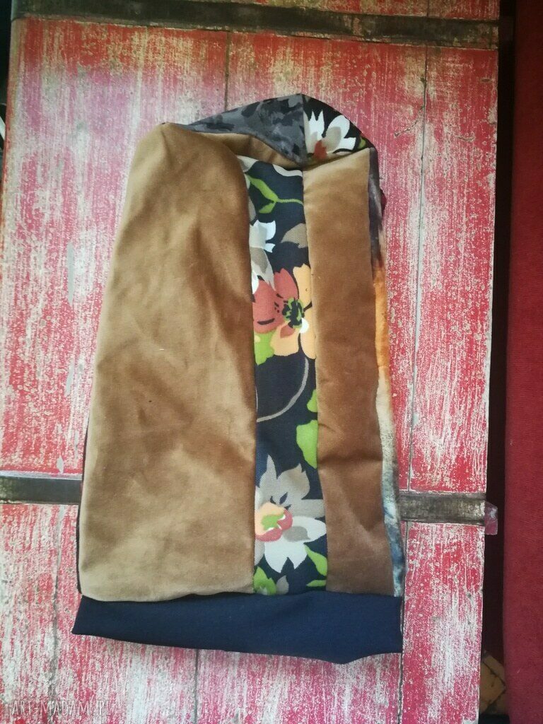 Wiosenna czapka damska folk Smerfetka - patchwork na podszewce