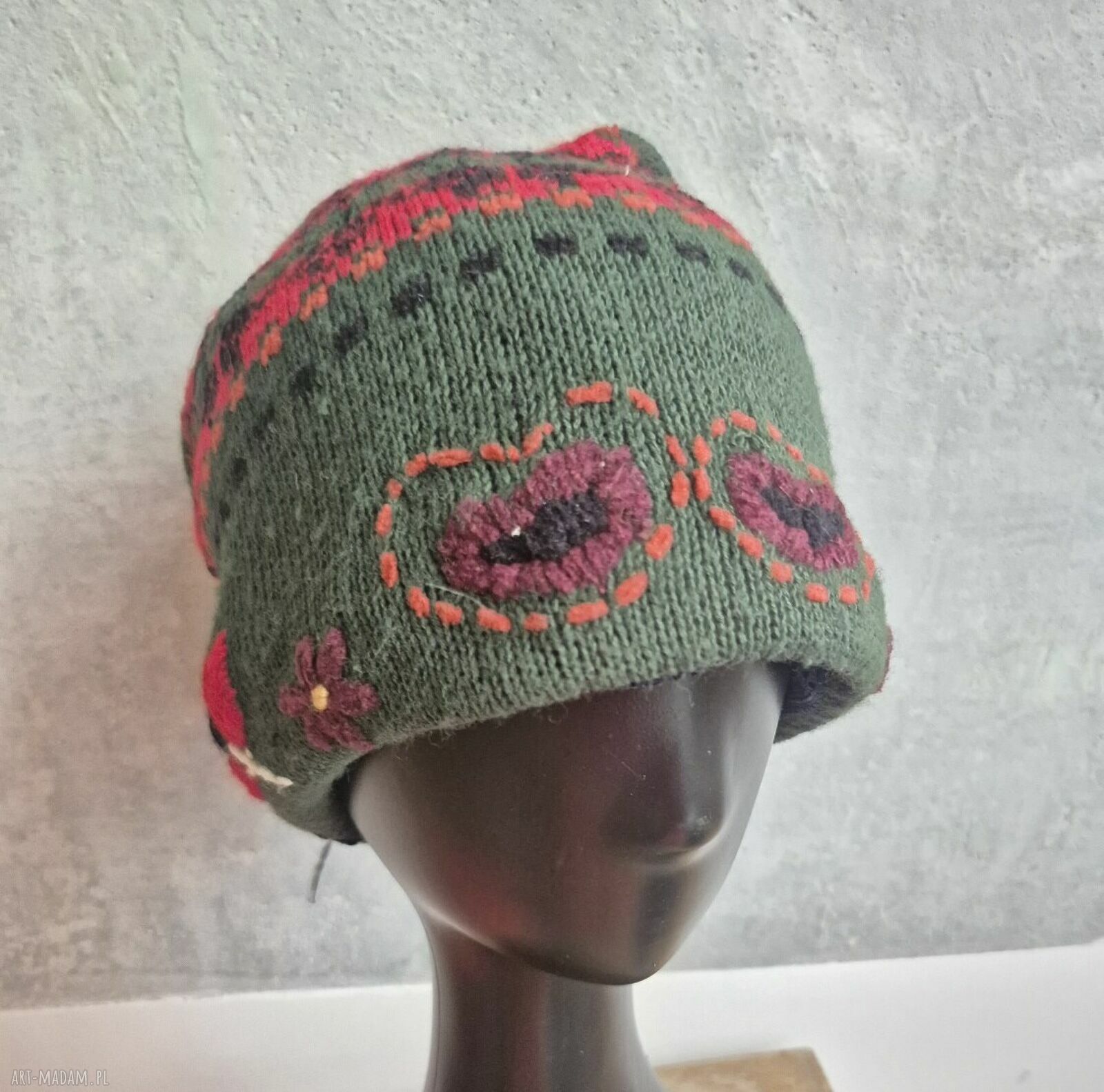 Czapka damska wełniana w boho wzory na podszewce