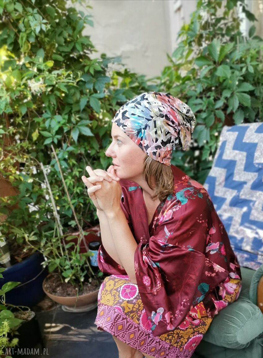Jesienna czapka dzianinowa na podszewce z etno printem - handmade