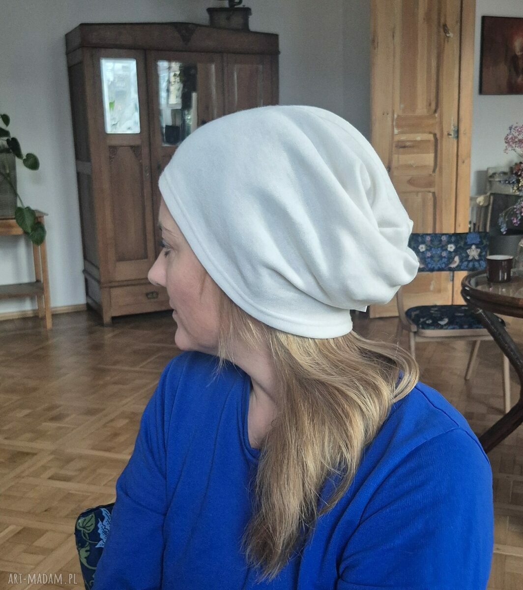 Czapka ecru bez podszewki w stylu folk - rozmiar uniwersalny (Ruda Klara)