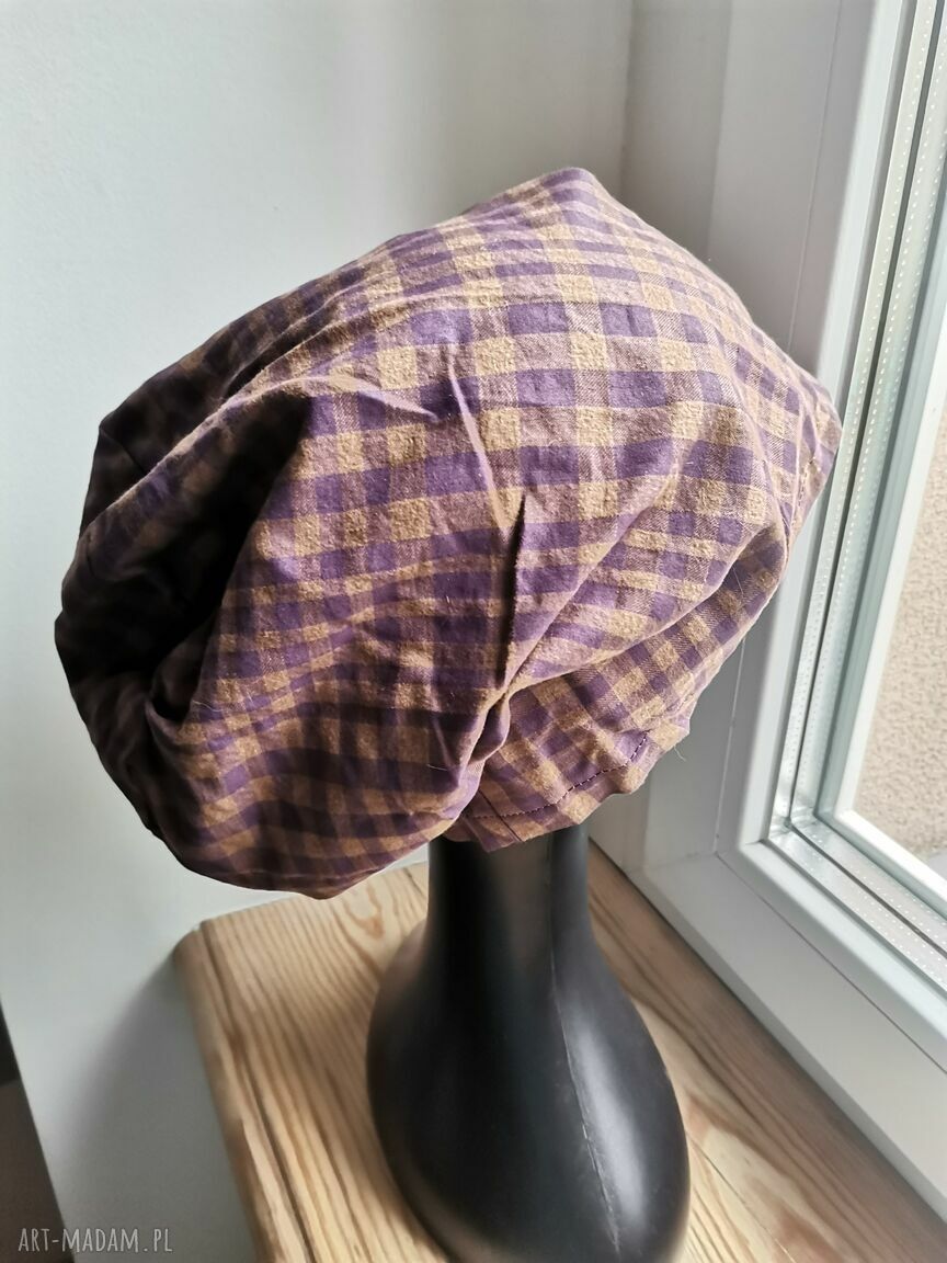 Fioletowa czapka materiałowa na podszewce - dobra na co dzień, nierozciągliwa (55-56 cm)
