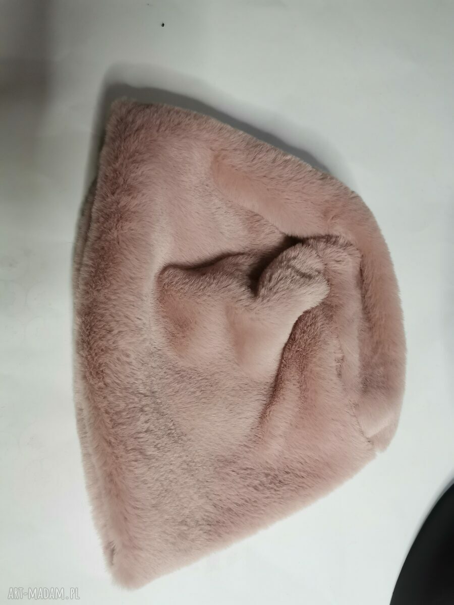 Czapka futrzana zimowa uniwersalna z frędzlami - pastelowa boho