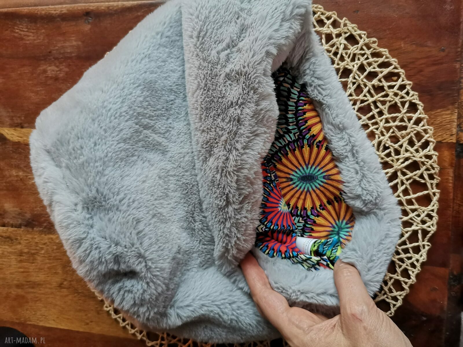 Szara czapka futrzana zimowa folk boho - ręcznie robiona i uniwersalna