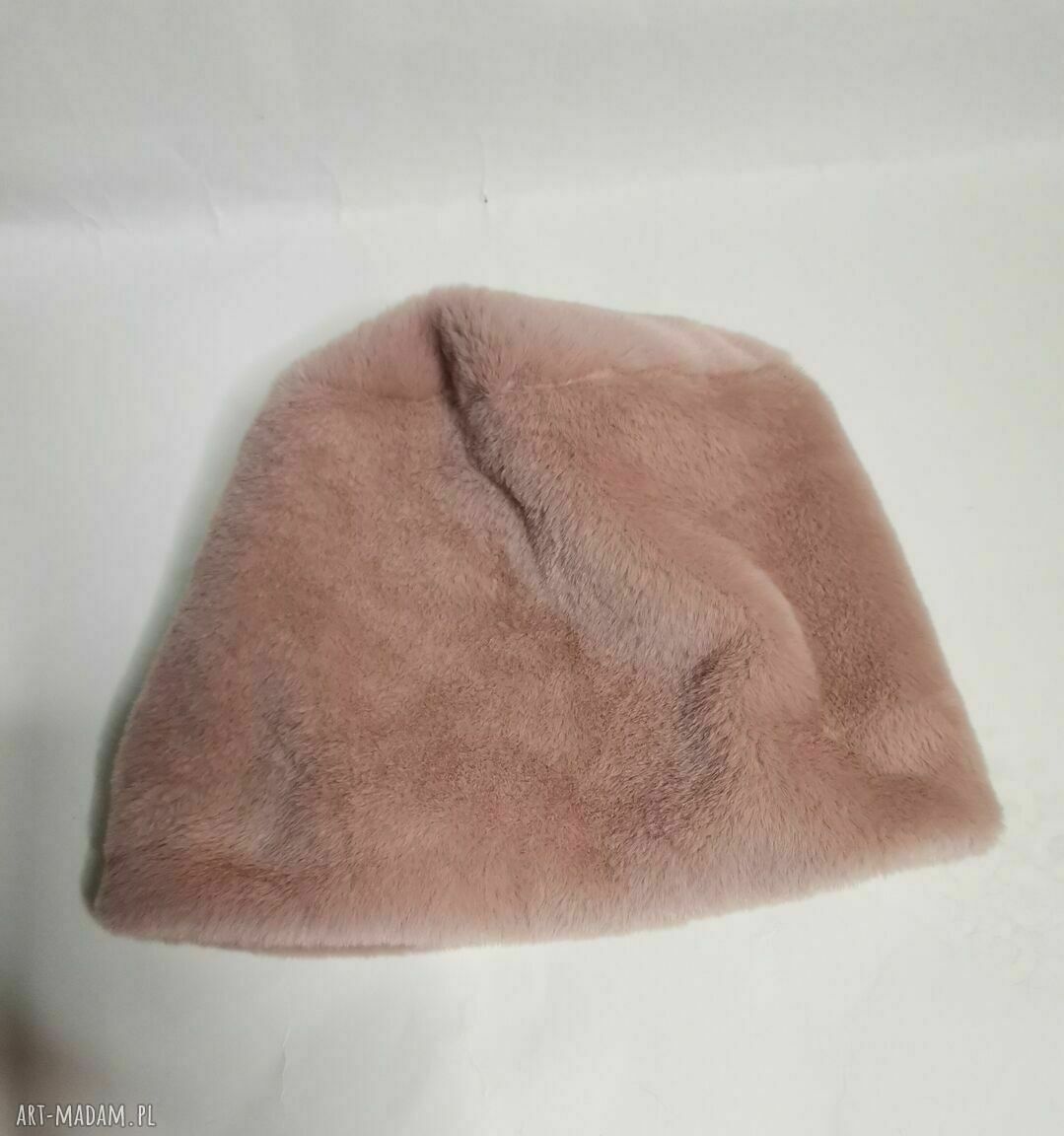 Czapka futrzana zimowa Uniwersalna Box Waliz - pudrowa boho i etno (Ruda Klara)