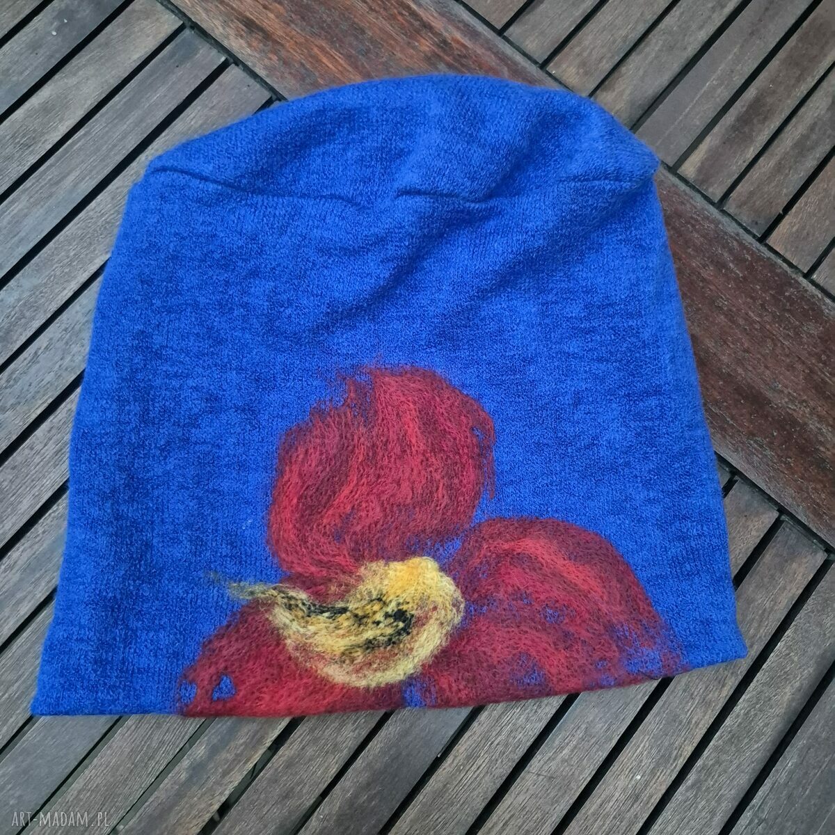 Granatowa czapka wełniana filcowana w kwiaty - folk boho na podszewce