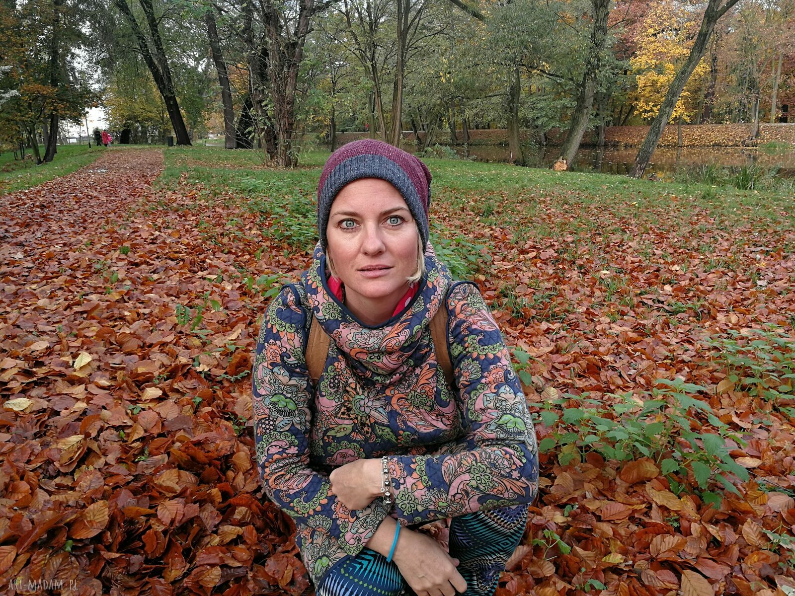 Ręcznie robiona czapka wełniana boho unisex na podszewce (rozmiar uniwersalny)