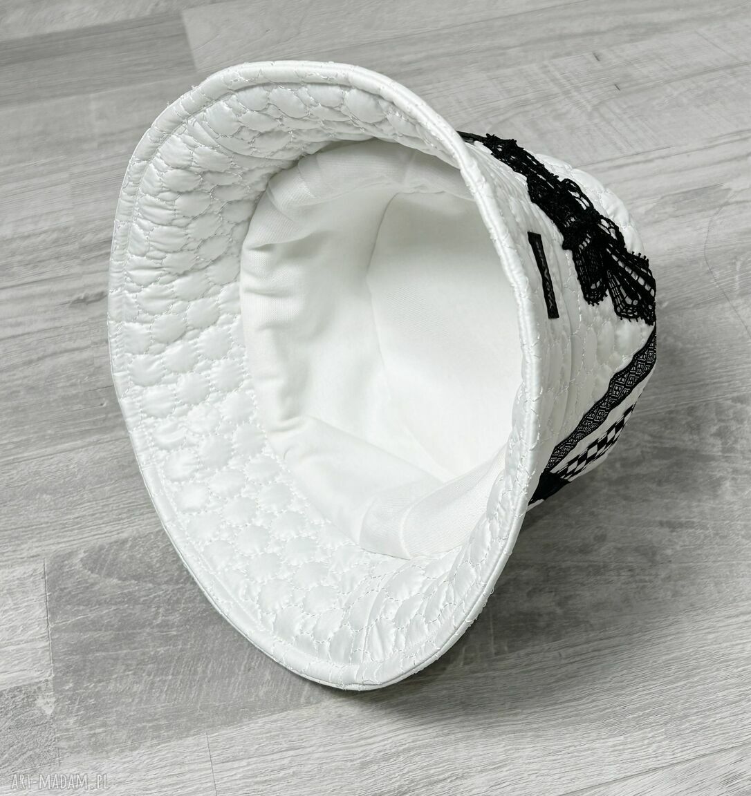 Ręcznie robiona czapka bucket hat ZERO WASTE 15 - motyl, upcycling i koronka, rozmiar 56
