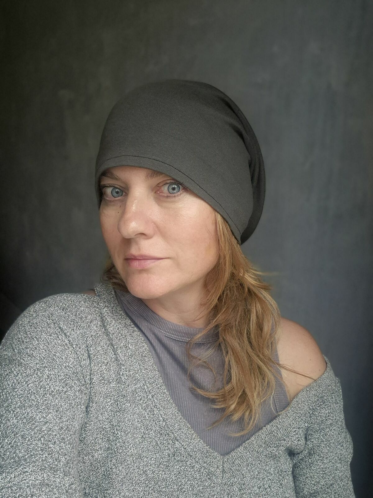 Czapka khaki i bordo bez podszewki - boho z dzianiny