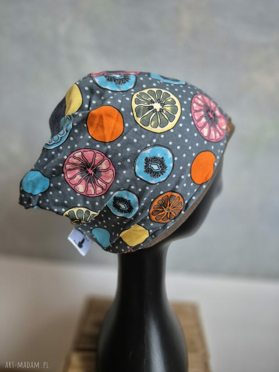 Kolorowa czapka damska krótka na podszewce - rozmiar 56-57 cm