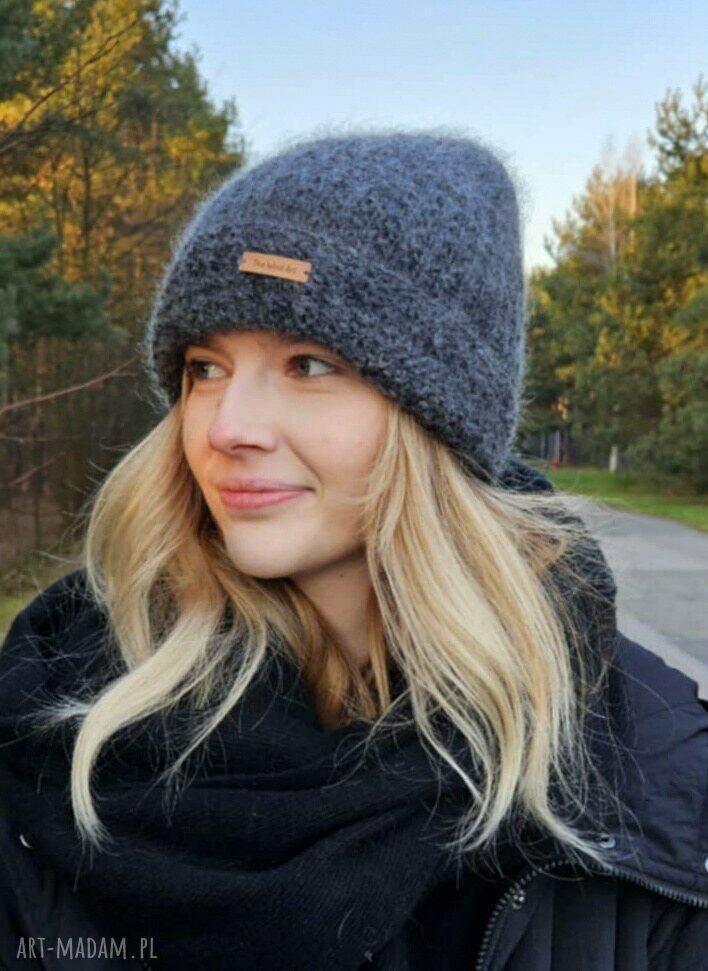 Czapka Luxe unisex na drutach ręcznie dziergana, miękka i elegancka