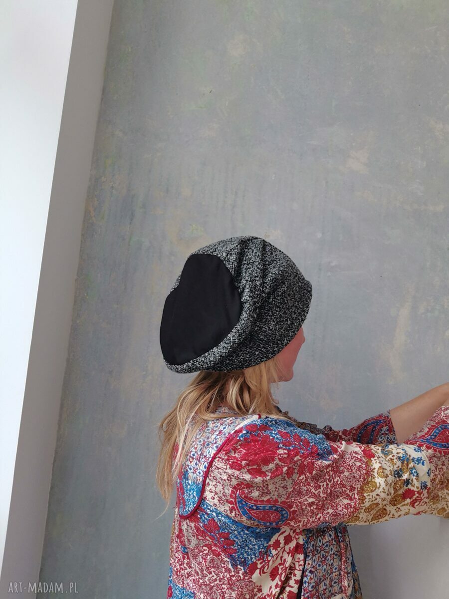 Czapka boho melanż 60-61 cm z frędzlami i podszewką - szaro-srebrna, dobra na dredy