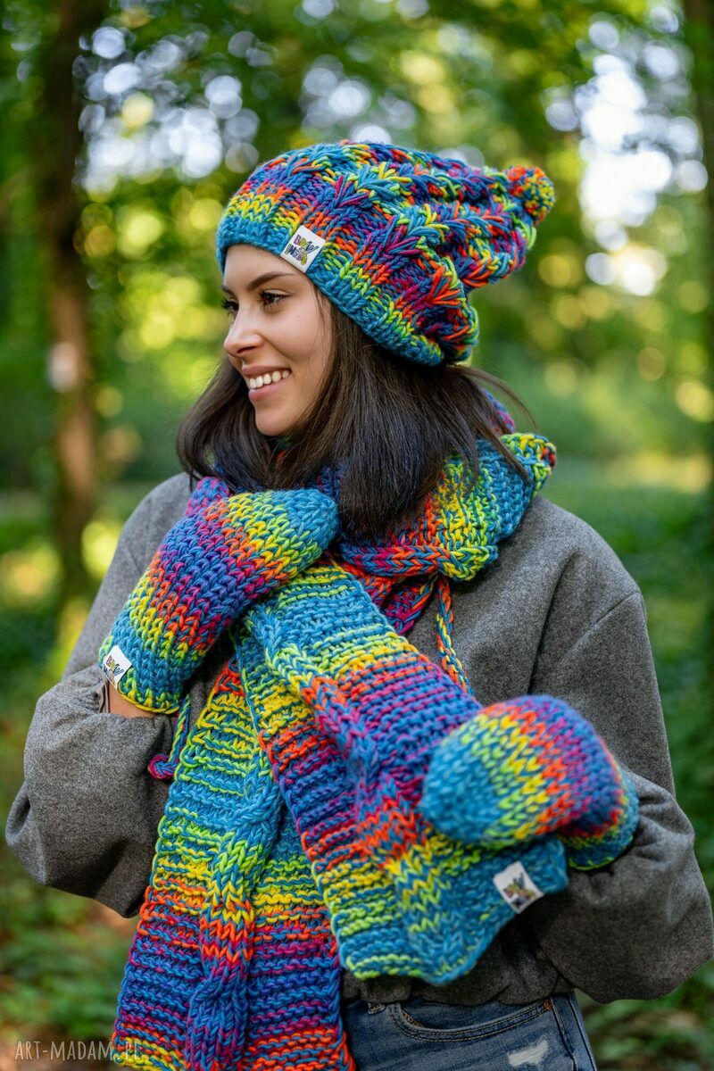 Czapka merino 50% "Tęcza błękit" SMILE - ciepła damska z polarem i pomponem