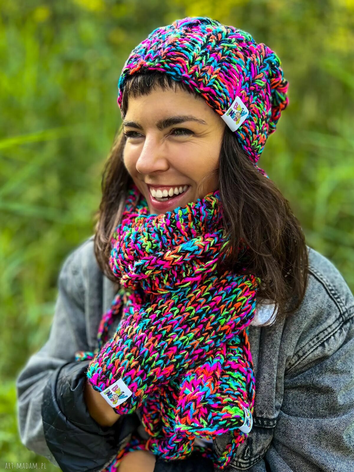 Czapka damska Merino 34% „Czarne kolorki” Smile z podszewką polarem i pomponem