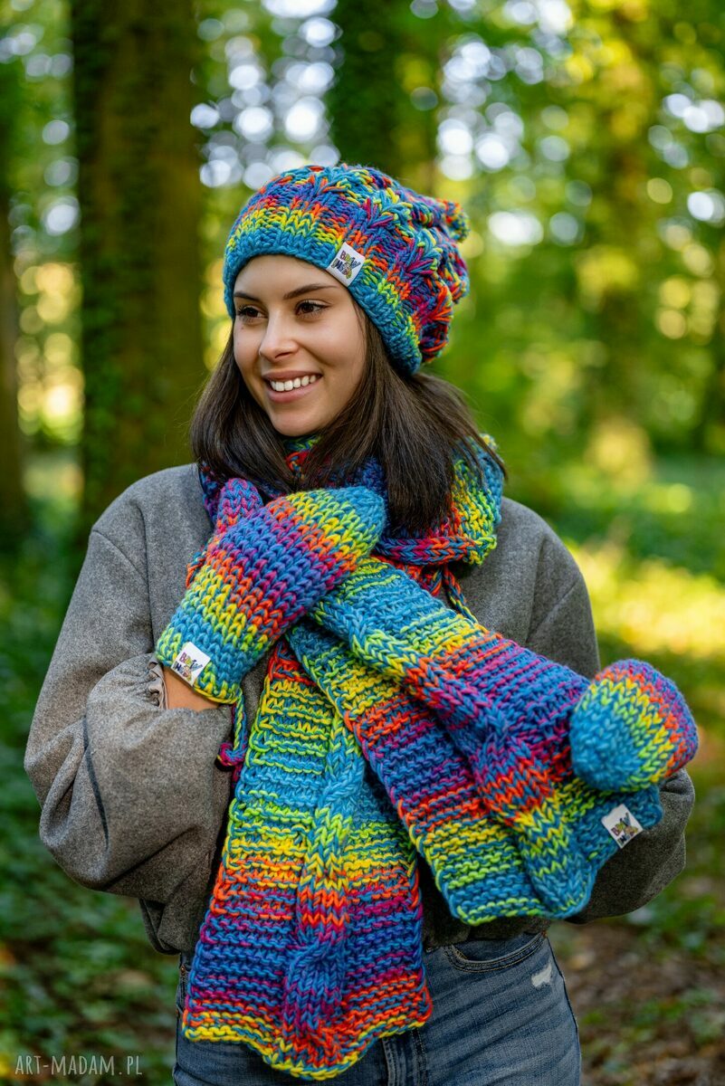 Czapka merino 50% "Tęcza błękit" SMILE - ciepła damska z polarem i pomponem