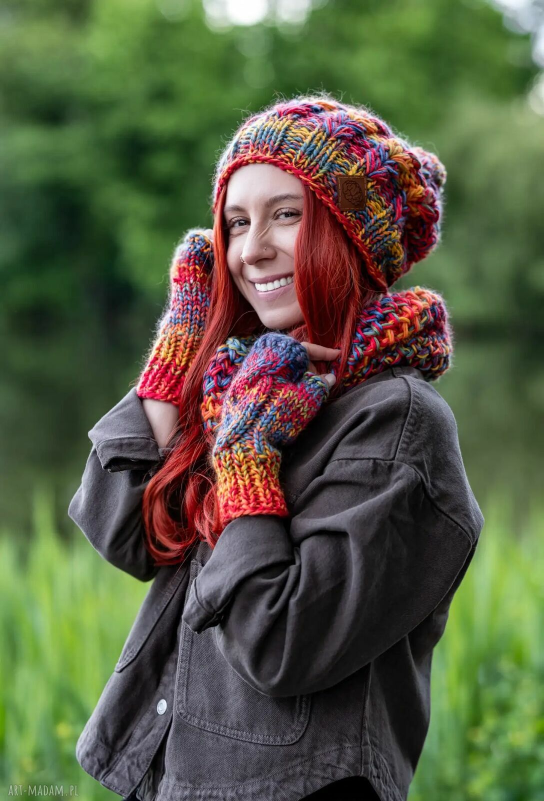 Ciepła czapka MERINO Smile w przygaszonych czerwieniach