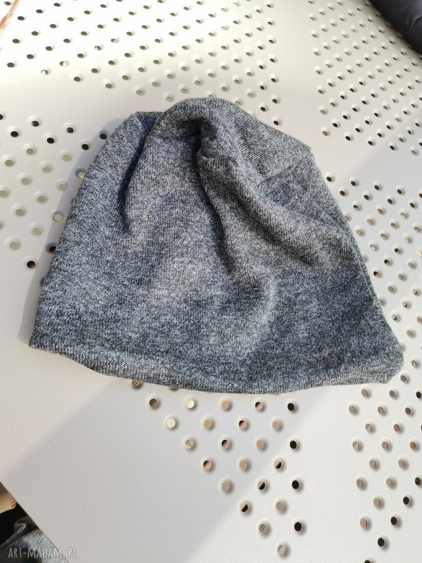 Czapka męska grafitowa z dzianiny swetrowej - unisex folk boho z frędzlami
