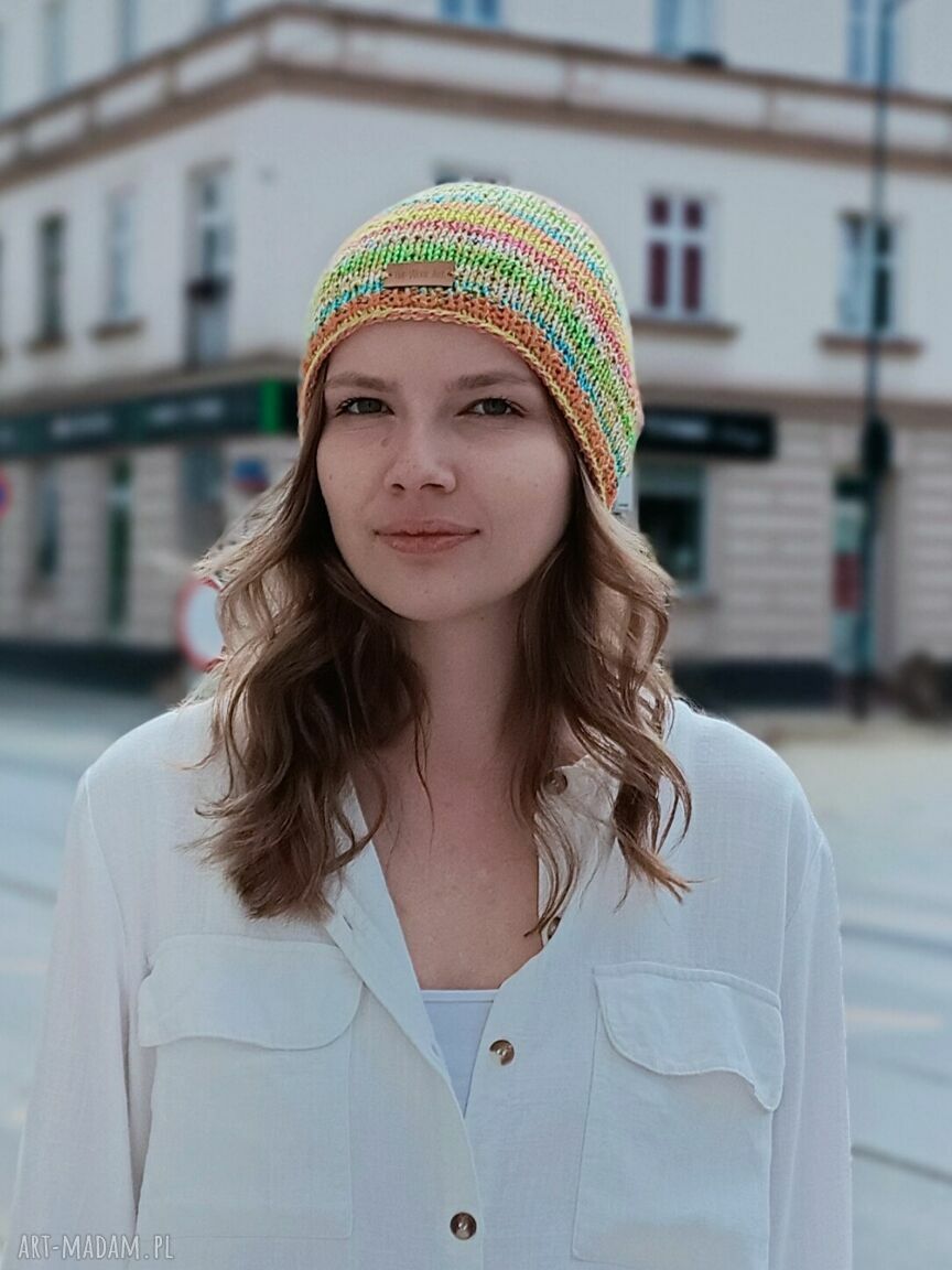 Kolorowa czapka na drutach z bawełny i lnu ręcznie robiona