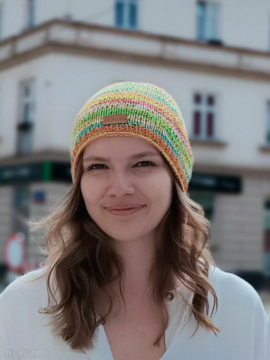 Kolorowa czapka na drutach z bawełny i lnu ręcznie robiona