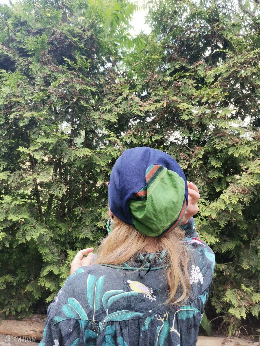 Czapka na podszewce - uniwersalna przejściówka boho z frędzlami
