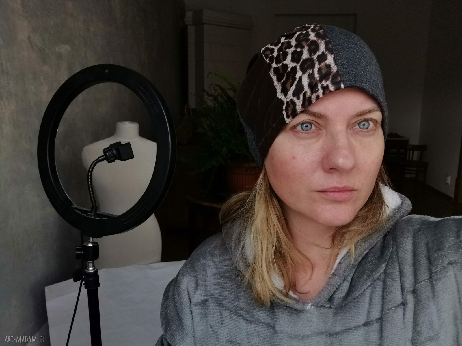 Czapka na podszewce Smerfetka - rozmiar uniwersalny w stylu folk i Frida (frędzle)