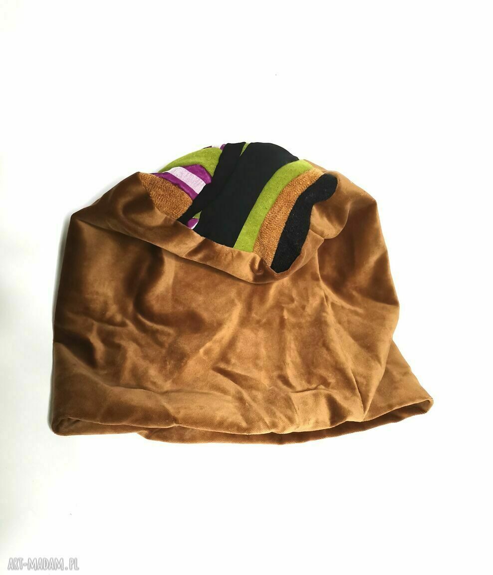 Brązowa czapka damska z aksamitu - patchwork na podszewce