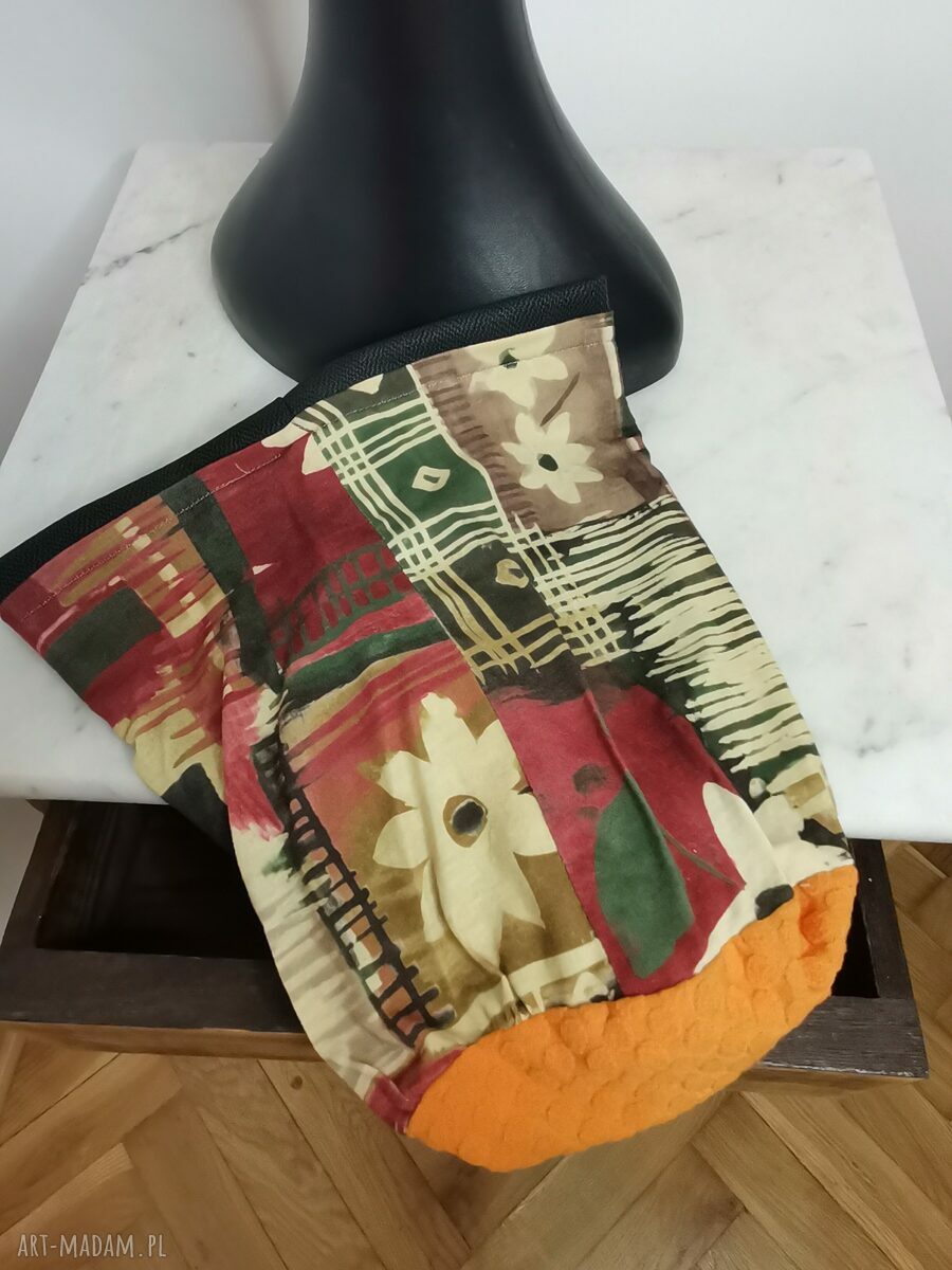 Czapka damska boho na podszewce 56-57 cm z frędzlami - na co dzień