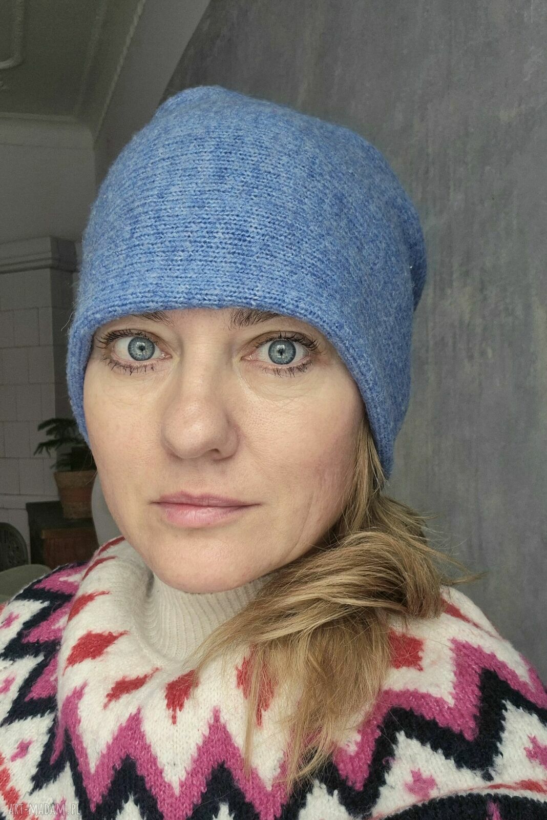 Niebieska krótka czapka na podszewce - ręczne wykonanie