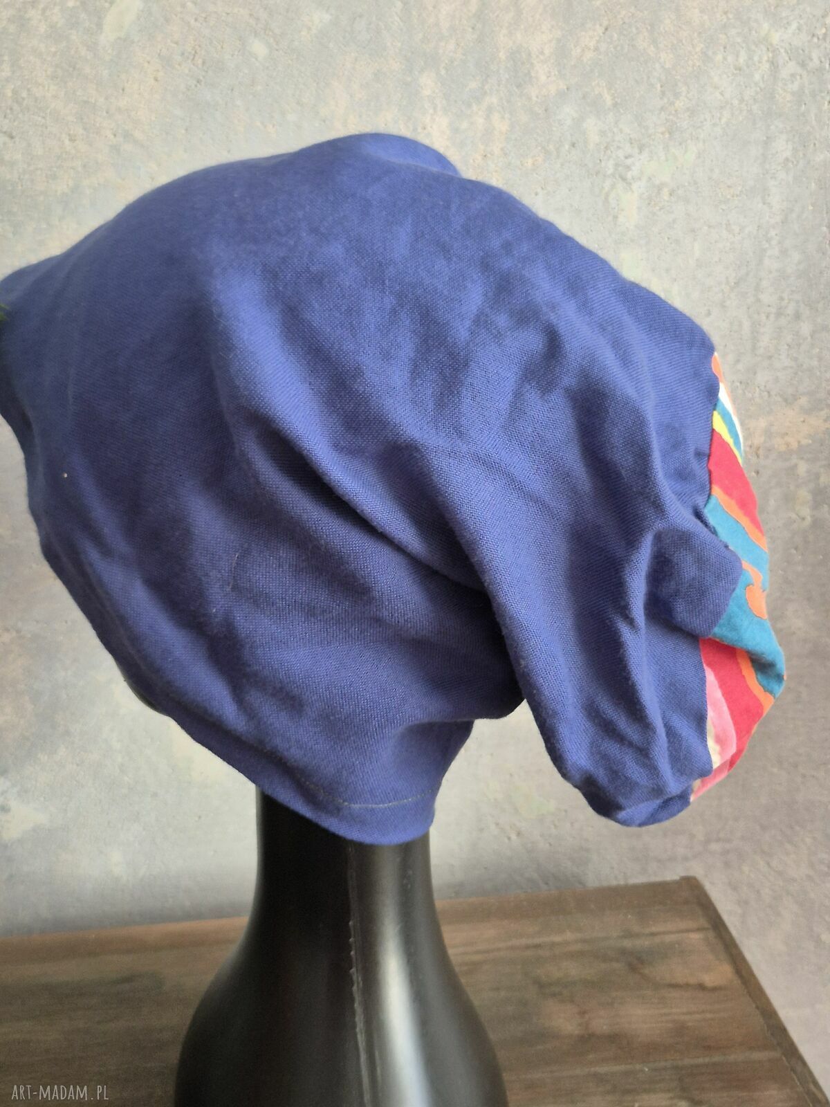 Niebieska czapka materiałowa na podszewce Góra kolorowa, rozmiar uniwersalny dla obwodu ok. 56-58 cm