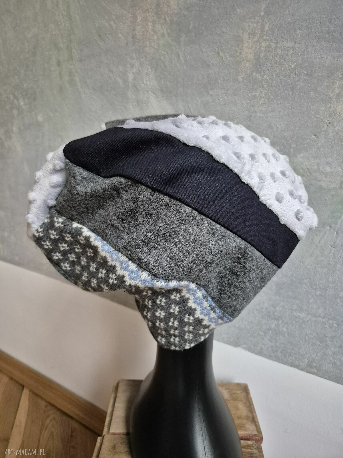 Czapka patchworkowa Smerfetka na podszewce - wygodna, uniwersalna i handmade