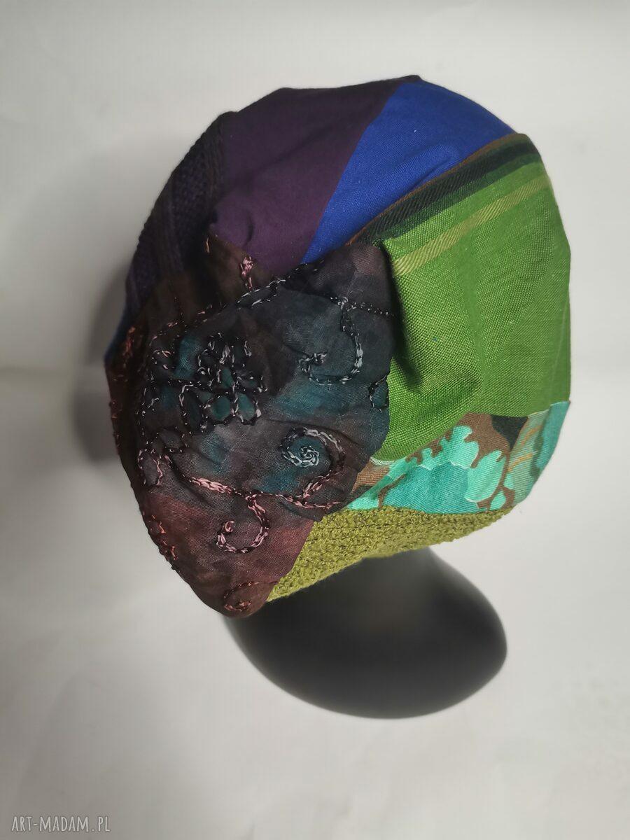 Czapka patchworkowa „Smerfetka” - kolorowa, ręcznie wykonana (rozmiar uniwersalny)