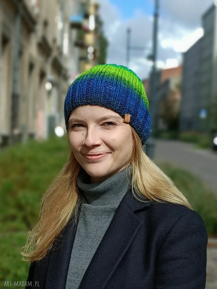 Tęczowa czapka wełniana na drutach ręcznie robiona na jesień i zimę