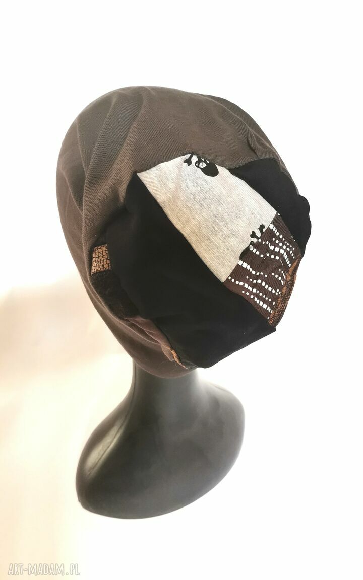 Szara czapka rozciągliwa boho z frędzlami - na podszewce