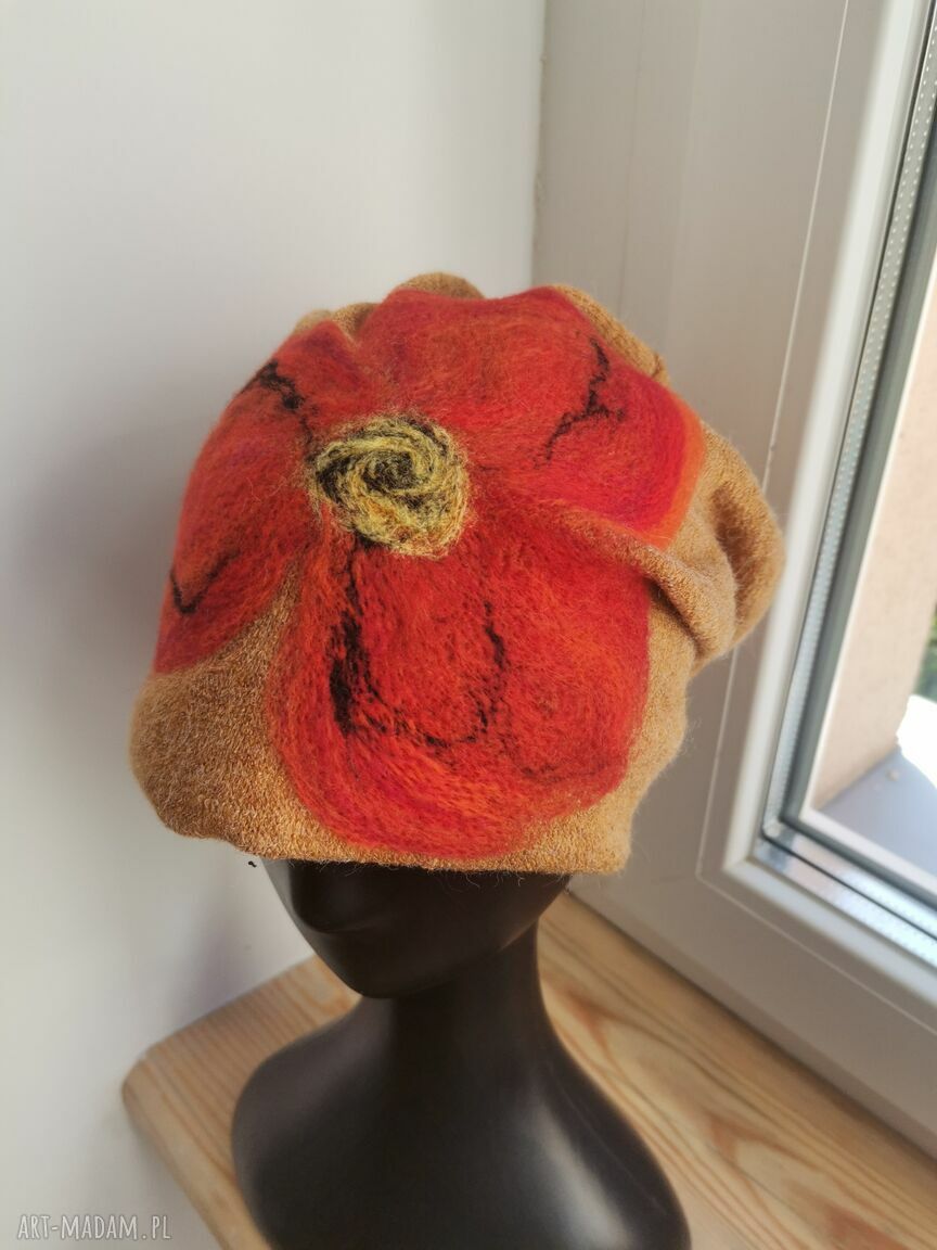 Czapka ruda beżowa z wełny merino filcowana w kwiaty - etno boho