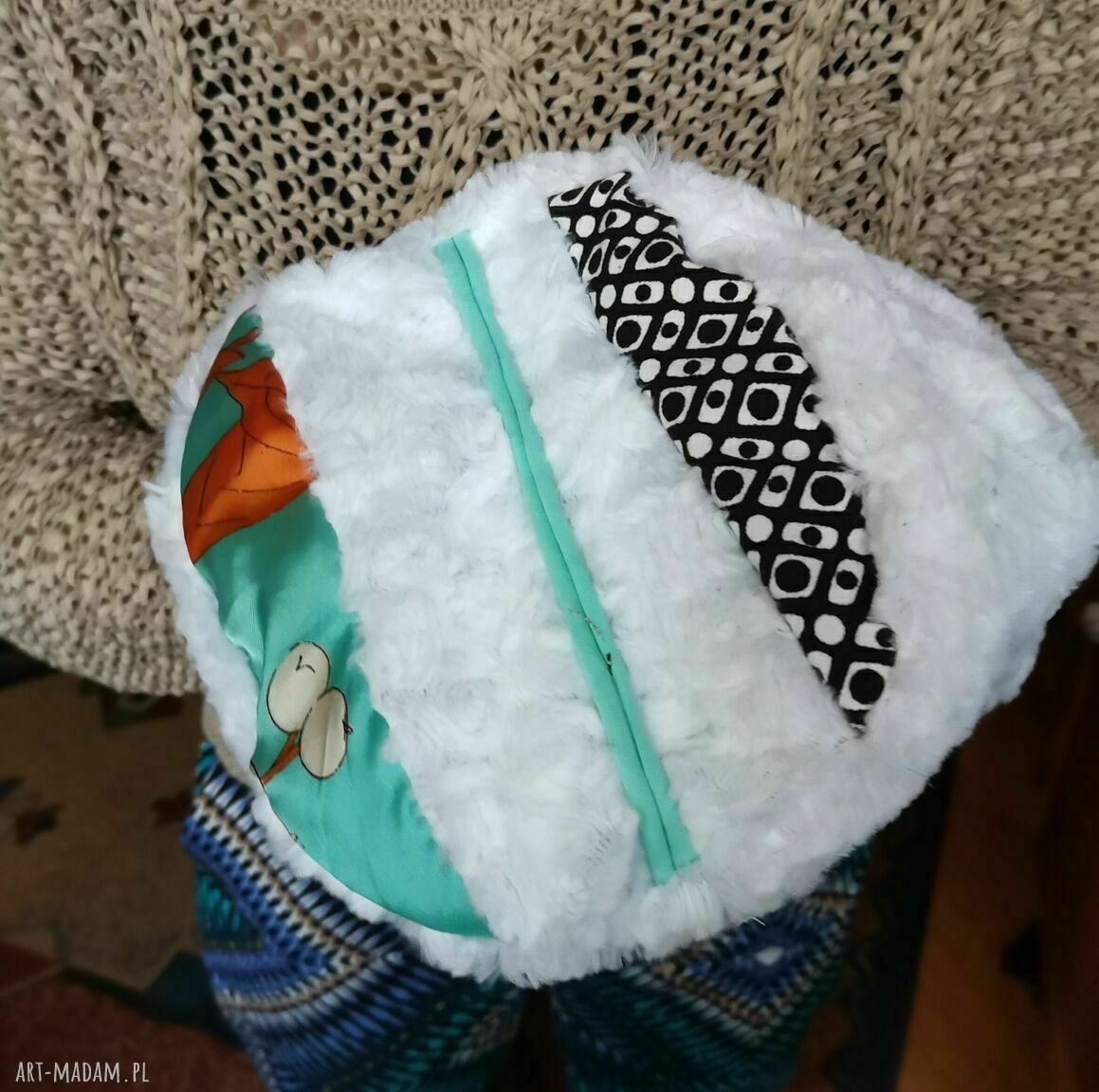 Ciepła czapka smerfetka biała w stylu boho Frida - lekko futerkowa na podszewce, rozmiar uniwersalny