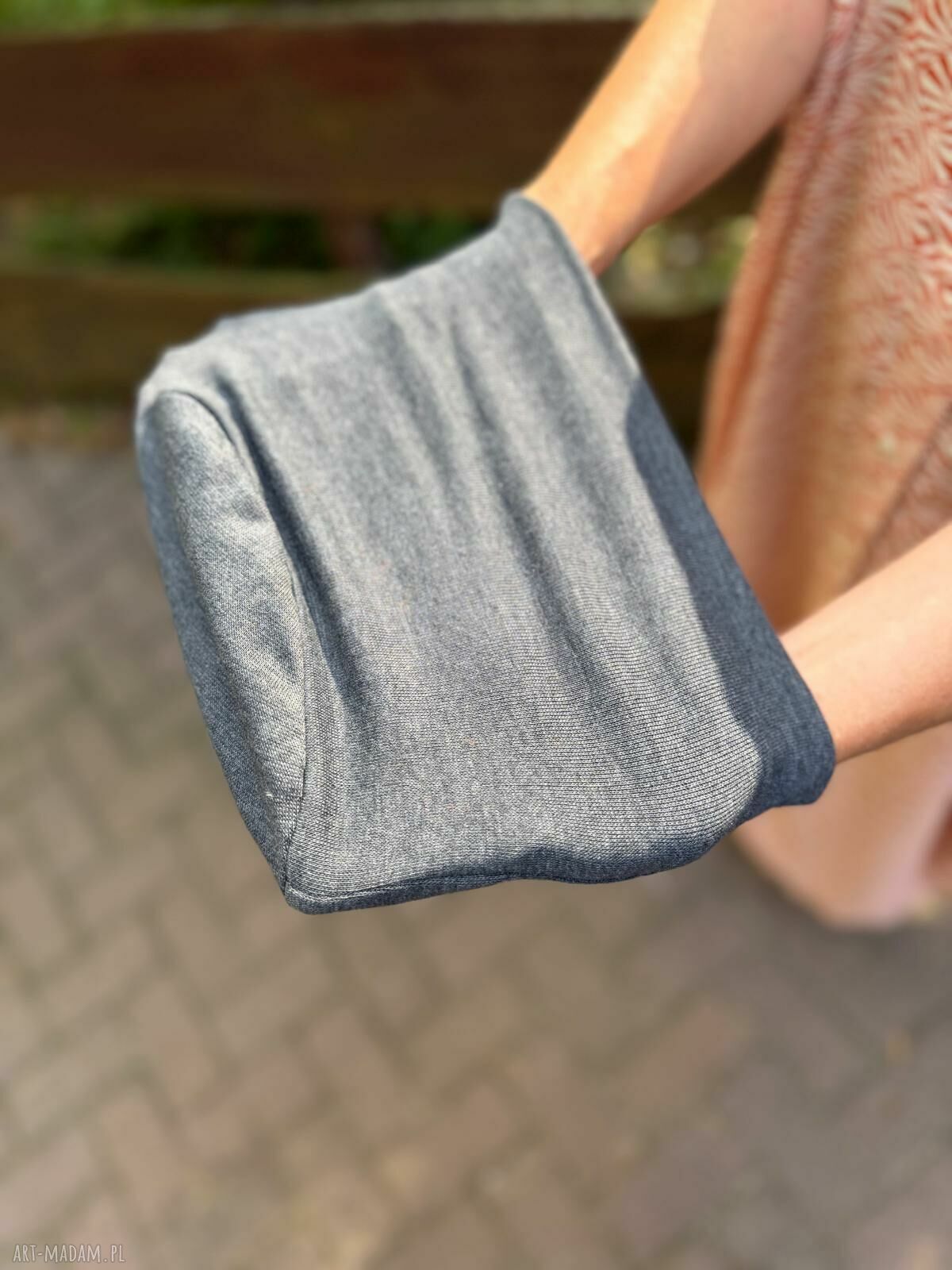 czapka szara sportowa, lekko rozciągliwa smerfetka, rozmiar uniwersalny, damska dobra na codzienne