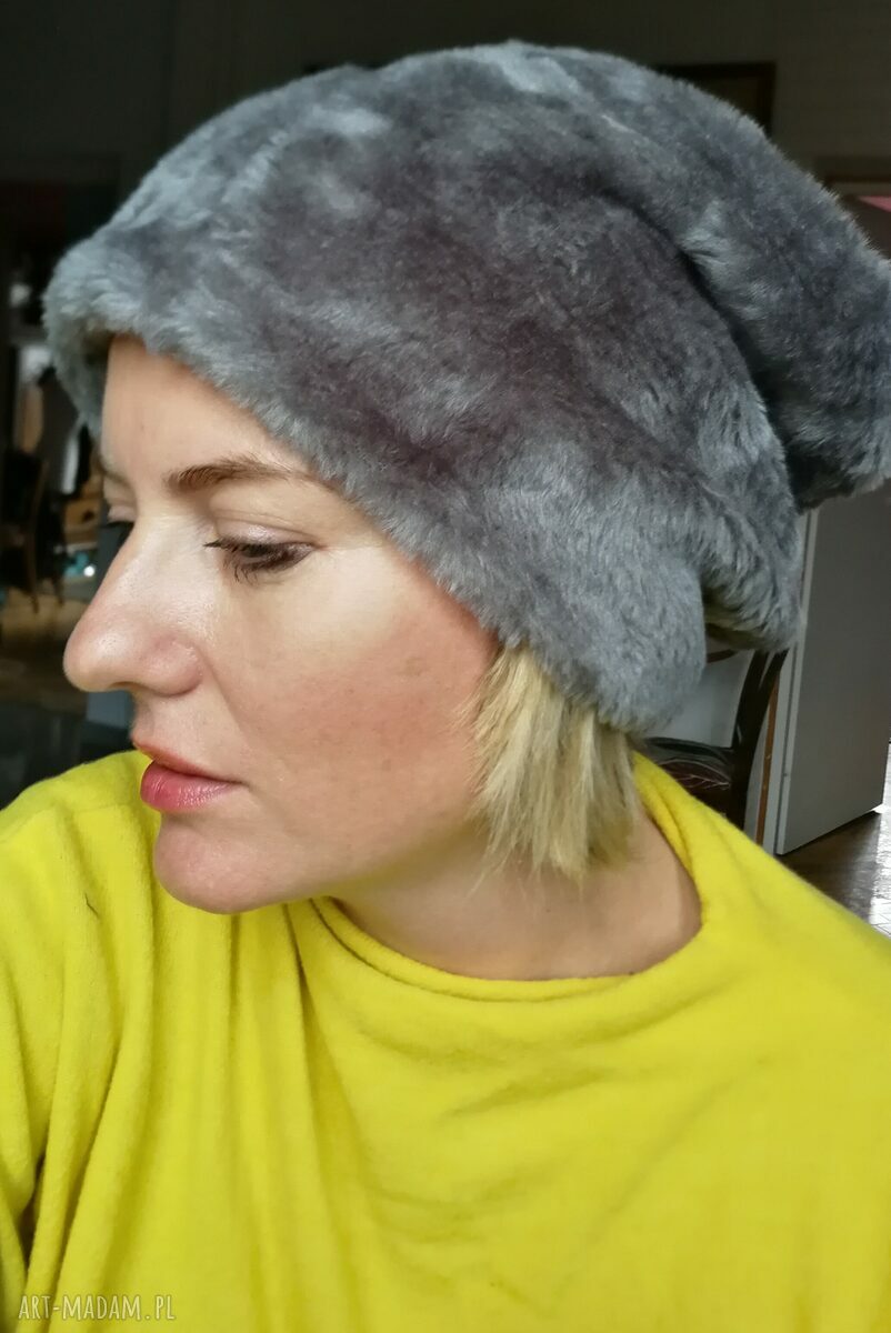 Ciepła szara czapka futrzana na podszewce - etno handmade (rozmiar uniwersalny)