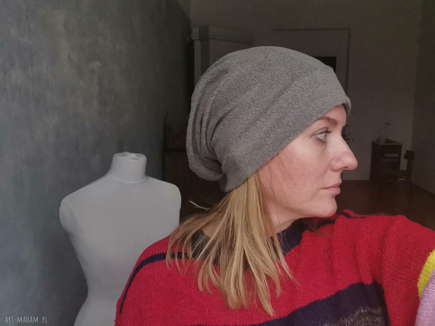 Czapka Szara Smerfetka w stylu Frida Folk - unisex na podszewce z frędzlami